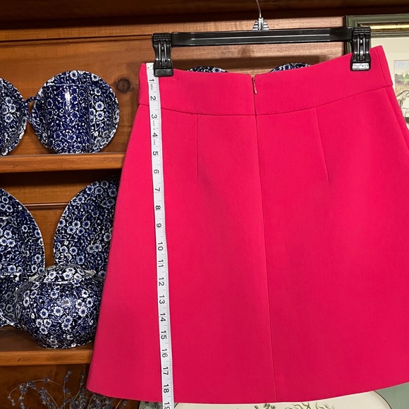 Kate Spade Bright Pink Skirt in Size 2. - Picture 5 of 8